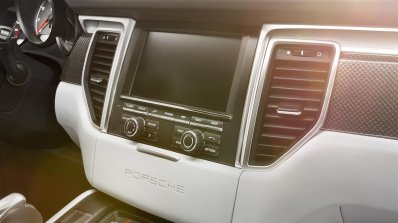 Porsche Macan 2.0 center console press image