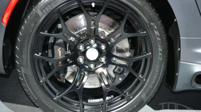 SRT Time Attack on Anodized Carbon Special Edition Viper at 2014 New York Auto Show - wheel