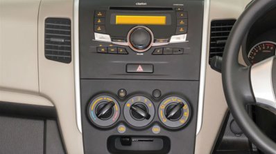 Suzuki Wagon R Pakistan center console