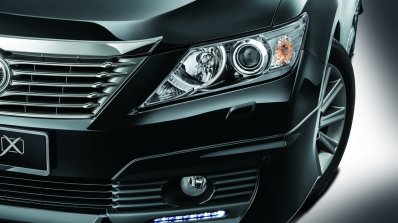 Toyota Camry G X Malaysia press shot headlight