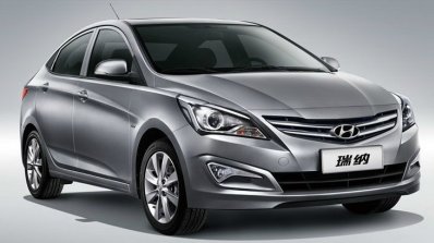 2014 Hyundai Verna front three quarters facellift China studio image