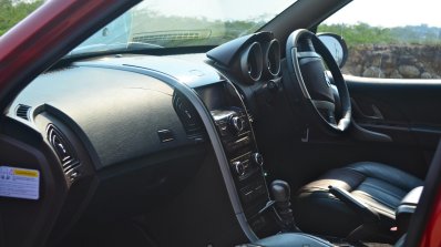 2014 Mahindra XUV500 Review dash