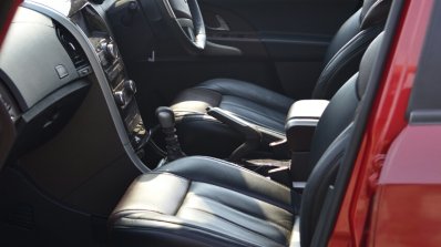 2014 Mahindra XUV500 Review front seat