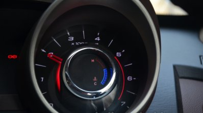 2014 Mahindra XUV500 Review tacho