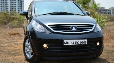 2014 Tata Aria Review front with headlamps on