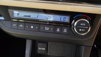 2014 Toyota Corolla Altis Diesel Review AC