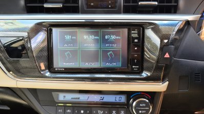 2014 Toyota Corolla Altis Diesel Review center console