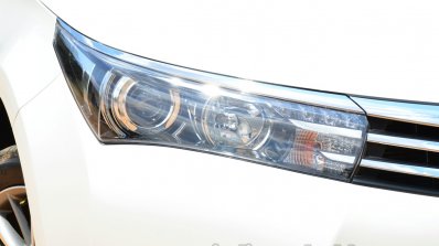 2014 Toyota Corolla Altis Diesel Review headlamp left