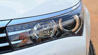 2014 Toyota Corolla Altis Diesel Review headlamp