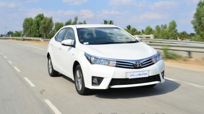 2014 Toyota Corolla Altis Petrol Review front quarter moving