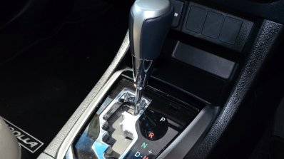 2014 Toyota Corolla Altis Petrol Review gearlever