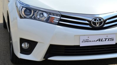 2014 Toyota Corolla Altis Petrol Review headlight