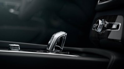 2015 Volvo XC90 lever press image