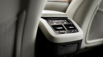 2015 Volvo XC90 rear aircon vent press image