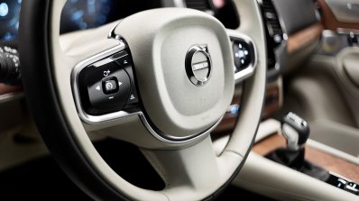 2015 Volvo XC90 steering wheel press image
