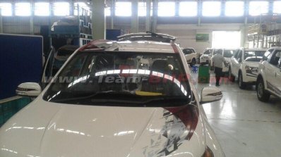 Mahindra XUV500 Sportz bonnet graphics spied