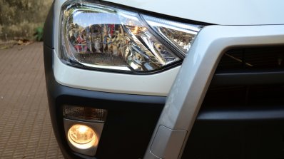 Toyota Etios Cross Review foglights