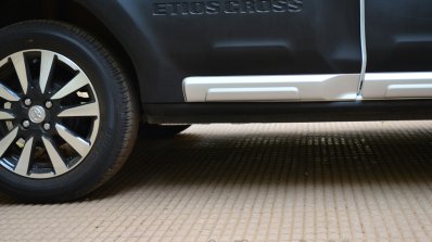 Toyota Etios Cross Review ground clearance