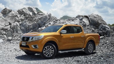 2015 Nissan Navara front three quarter offical image