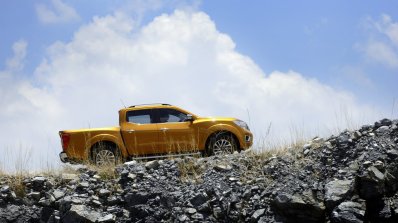 2015 Nissan Navara profile offical image