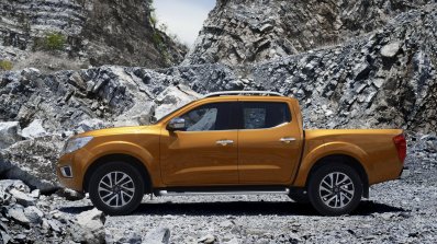 2015 Nissan Navara side offical image