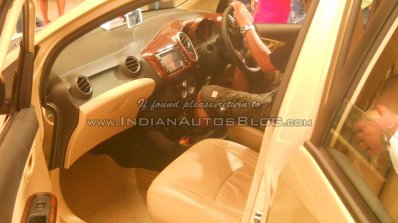 Honda Mobilio dashboard passenger side mall display