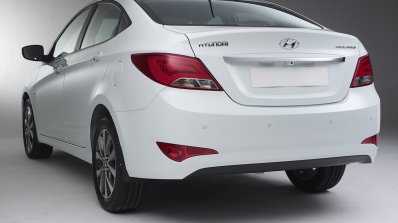 Hyundai Solaris facelift Russia press shots rear quarter