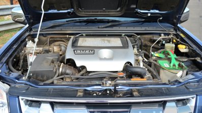 Isuzu D-Max Spacecab Arched Deck Review engine photo