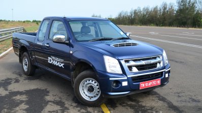 Isuzu D-Max Spacecab Arched Deck Review front three quarter