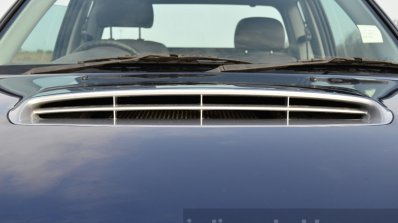 Isuzu D-Max Spacecab Arched Deck Review hood scoop