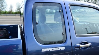 Isuzu D-Max Spacecab Arched Deck Review rear window