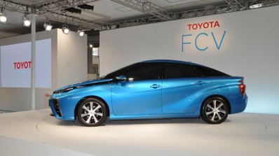 Toyota FCV sedan official image left side