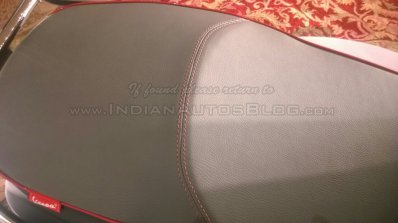 Vespa Esclusivo preview Black seat