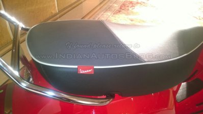 Vespa Esclusivo preview Red seat