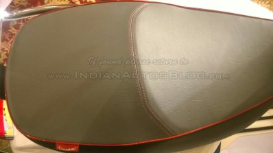 Vespa Esclusivo preview White seat