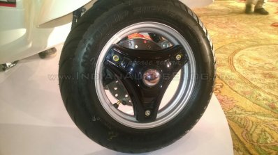 Vespa Esclusivo preview White wheel