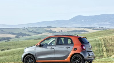 2015 Smart ForFour press shots side angle