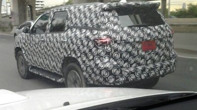 2016 Toyota Fortuner spied in Thailand side