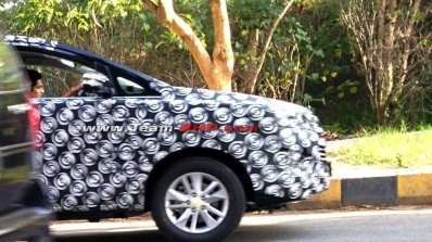2016 Toyota Innova India spied front end