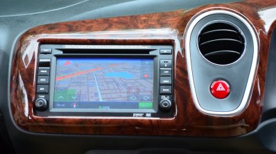 Honda Mobilio Diesel Review center screen
