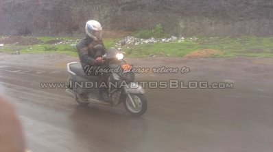 Mahindra G101 Scooter IAB spyshot front three quarter