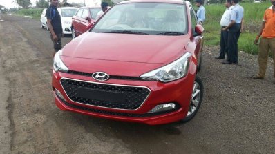 Red 2015 Hyundai i20 front view spyshot