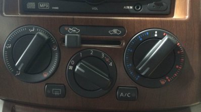 Refreshed NIssan Evalia live images AC control