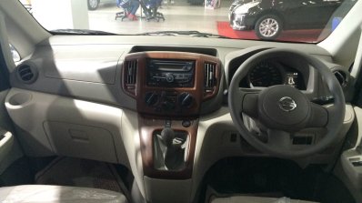 Refreshed NIssan Evalia live images cabin