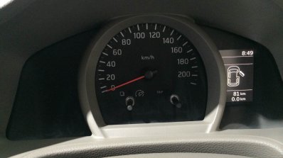 Refreshed NIssan Evalia live images cluster