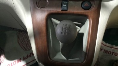 Refreshed NIssan Evalia live images gear