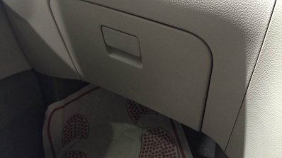 Refreshed NIssan Evalia live images glovebox