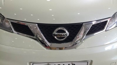 Refreshed NIssan Evalia live images grille