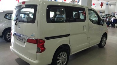Refreshed NIssan Evalia live images rear three quarter