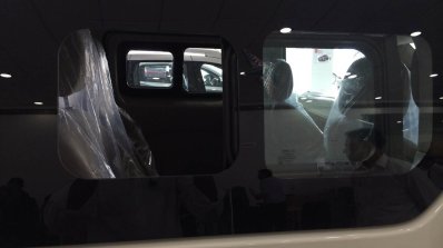 Refreshed NIssan Evalia live images rear windows